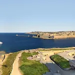 Perfect Location, Idyllic 2br Appartement Sliema