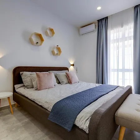 Perfect Location, Idyllic 2br סליאמה