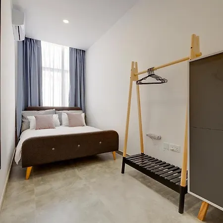 Perfect Location, Idyllic 2br *