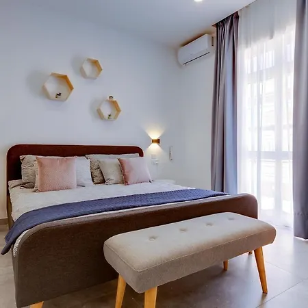 Perfect Location, Idyllic 2br *