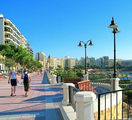 Perfect Location, Idyllic 2br Appartement
