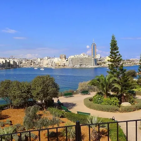 Perfect Location, Idyllic 2br
