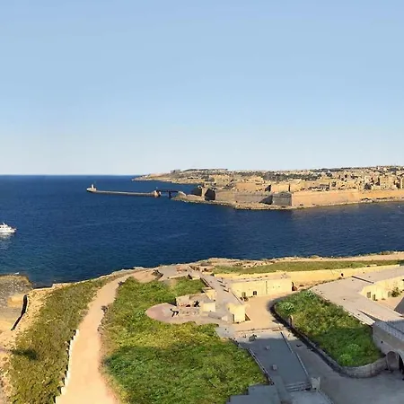 Perfect Location, Idyllic 2br Appartement Sliema