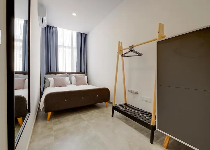 Perfect Location, Idyllic 2br *