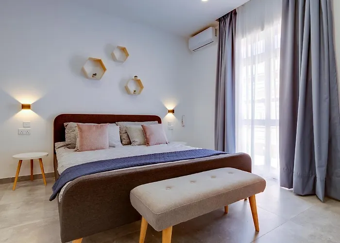 Perfect Location, Idyllic 2br *