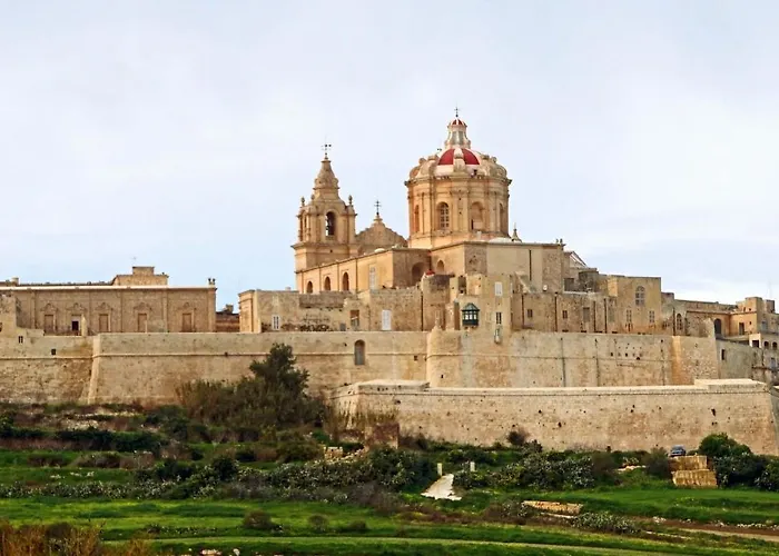 Perfect Location, Idyllic 2br Appartement