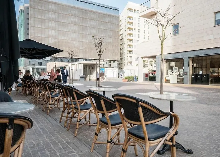 Perfect Location, Idyllic 2br Appartement