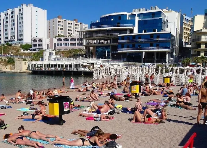 Perfect Location, Idyllic 2br *