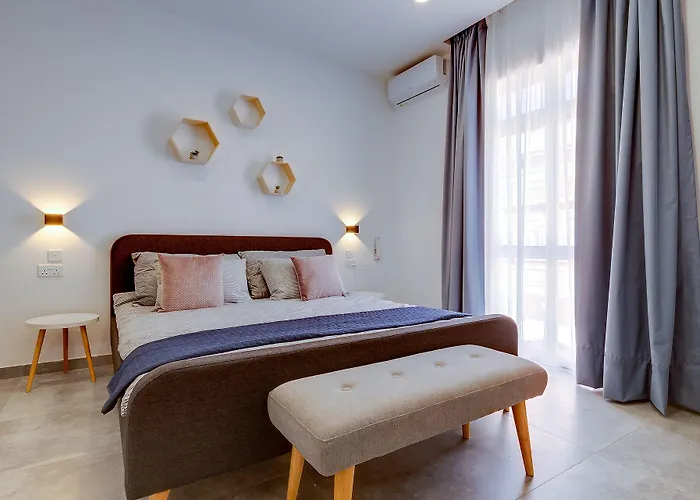 Perfect Location, Idyllic 2br Appartement