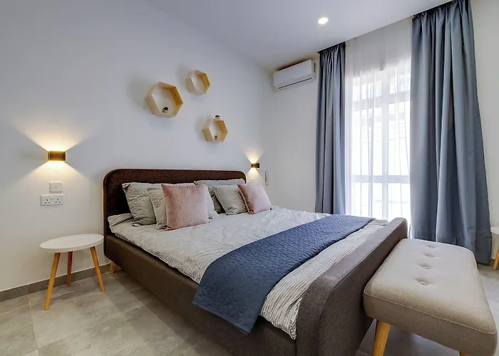 Perfect Location, Idyllic 2br Appartement Sliema